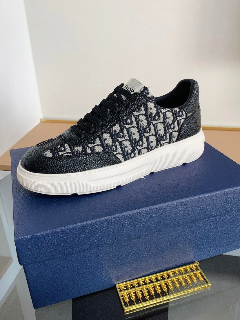 Factory price 420⌚️⌚️[Dior] Dior's new men's genuine leather casual shoes, the highest version on the market, any comparison is welcome🆚! The original leather has excellent texture and is super high-end! Fetal sheep net lining imported from Italy, removable pad! Luxurious materials and fine workmanship, highly recommended! Code number: 38-444⃣️Color optional